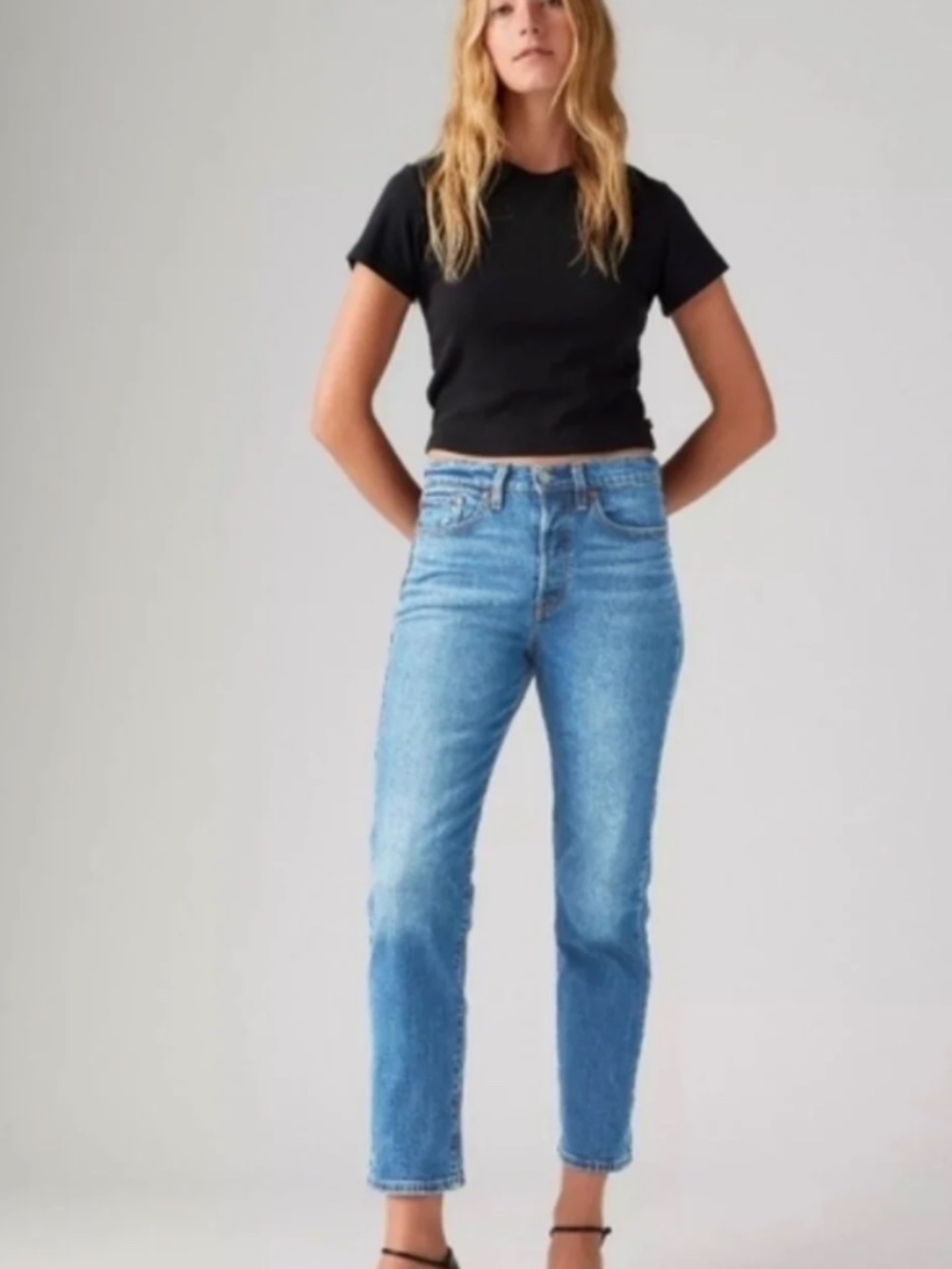 Levi’s Wedgie Straight Women's 26 High-Rise Jeans in Medium Blue